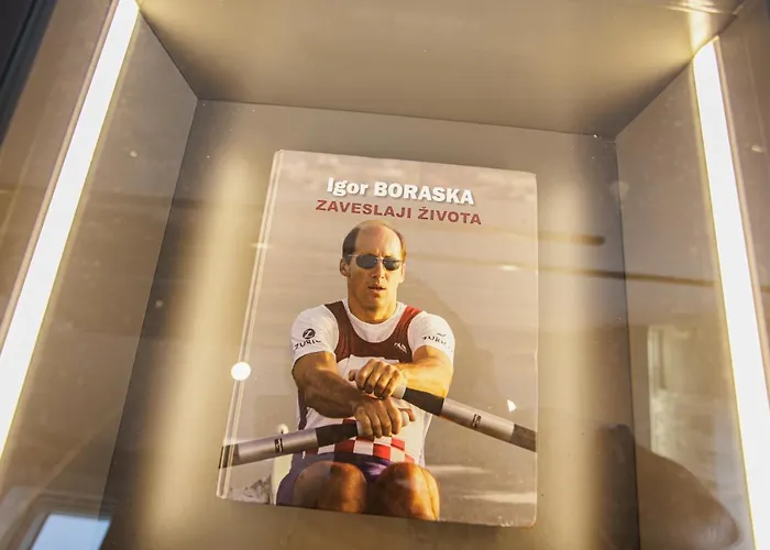 לינה וארוחת בוקר Heritage Olympic Dream