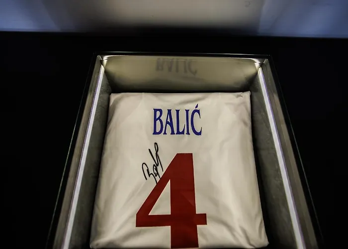 לינה וארוחת בוקר Heritage Olympic Dream 3*