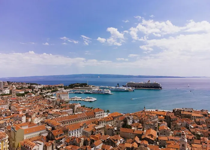 לינה וארוחת בוקר Heritage Olympic Dream 3*