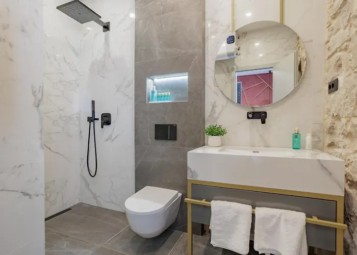 לינה וארוחת בוקר Heritage Olympic Dream 3*