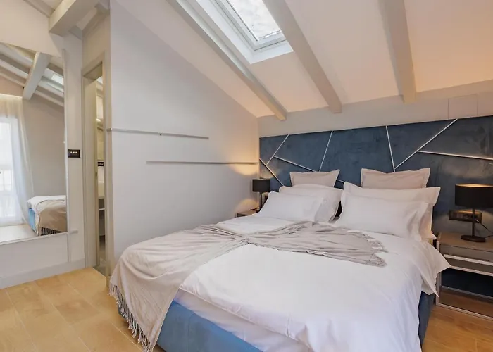 לינה וארוחת בוקר Heritage Olympic Dream 3*