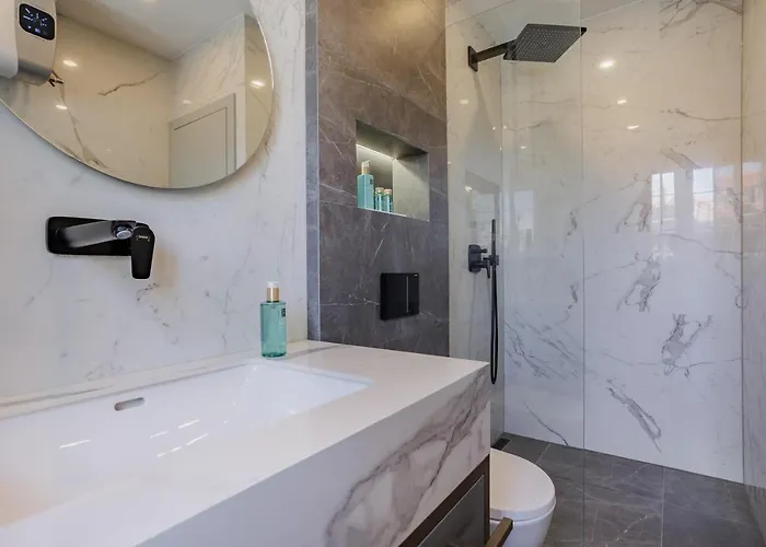 לינה וארוחת בוקר Heritage Olympic Dream 3*