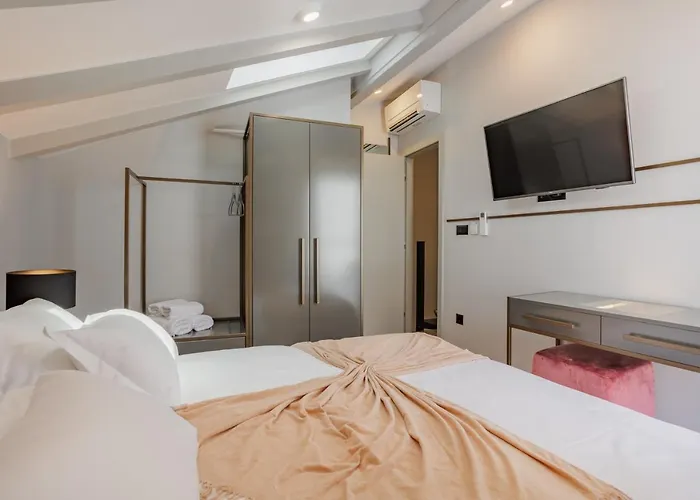 לינה וארוחת בוקר Heritage Olympic Dream ספליט