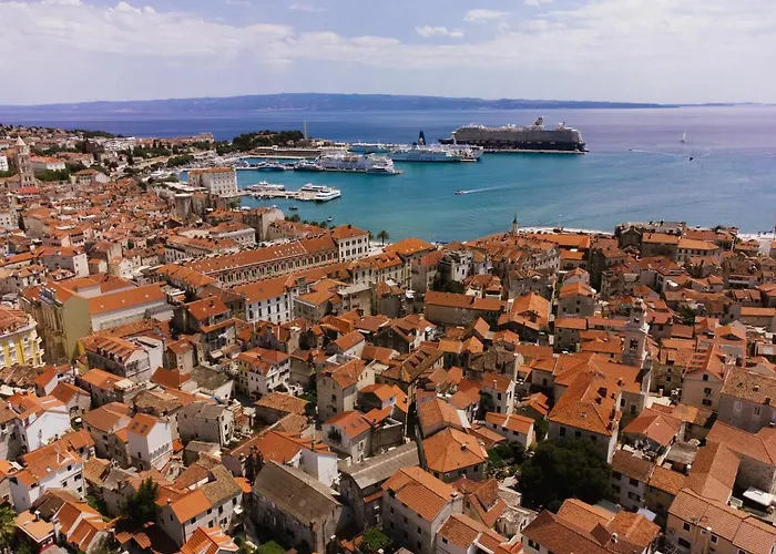 לינה וארוחת בוקר Heritage Olympic Dream 3*